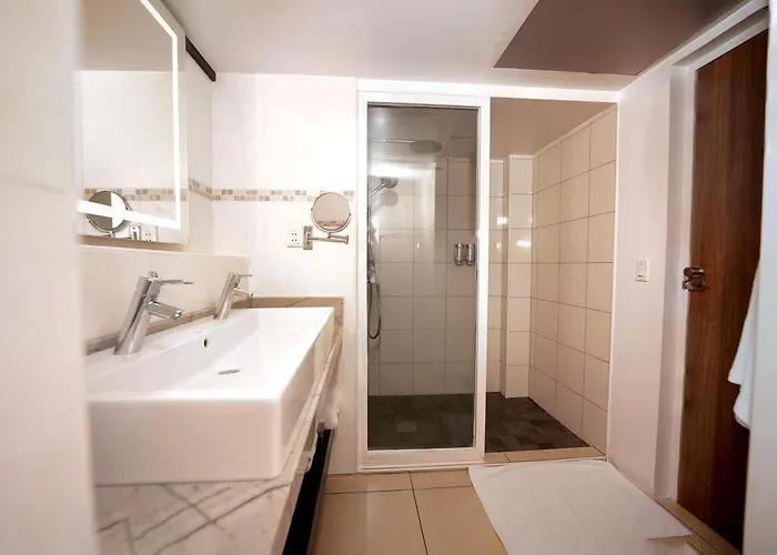 Hotel with pool: Royal Torarica